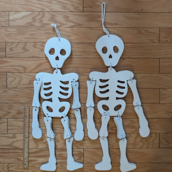 White Hanging Skeleton Decorations - Picture 2 of 6